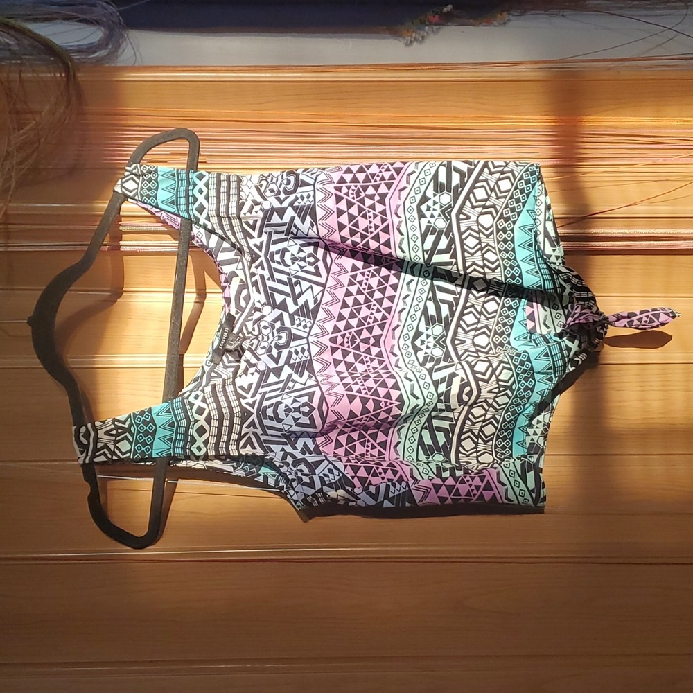 Polyester crop